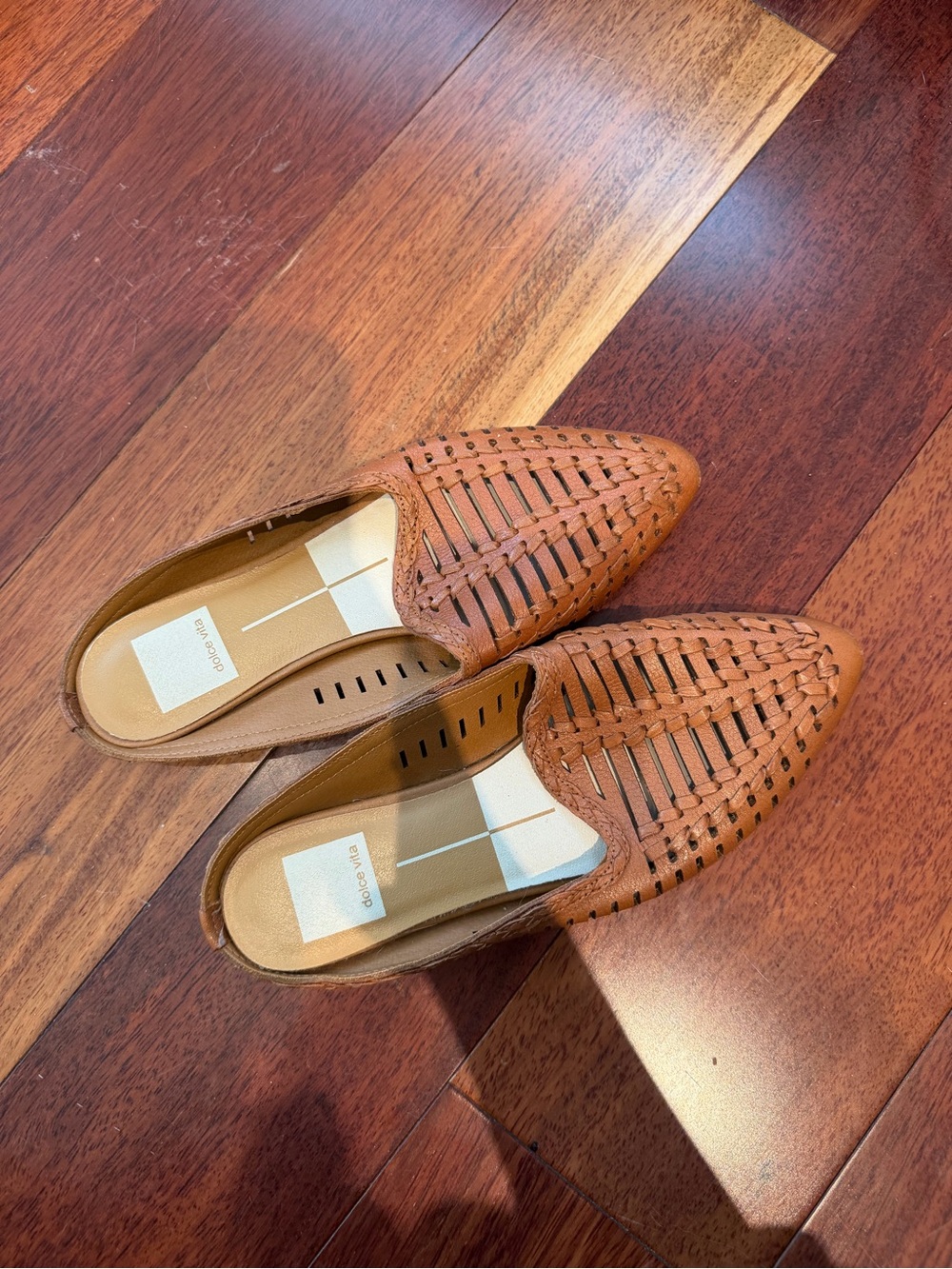 DOLCE VITA SLIDES SIZE 6.5/7